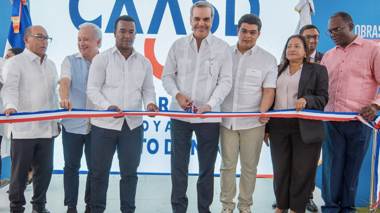 Presidente Abinader inaugura cañada saneada