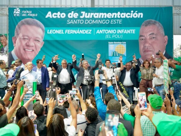 El Poli se juramenta en la Fuerza del Pueblo