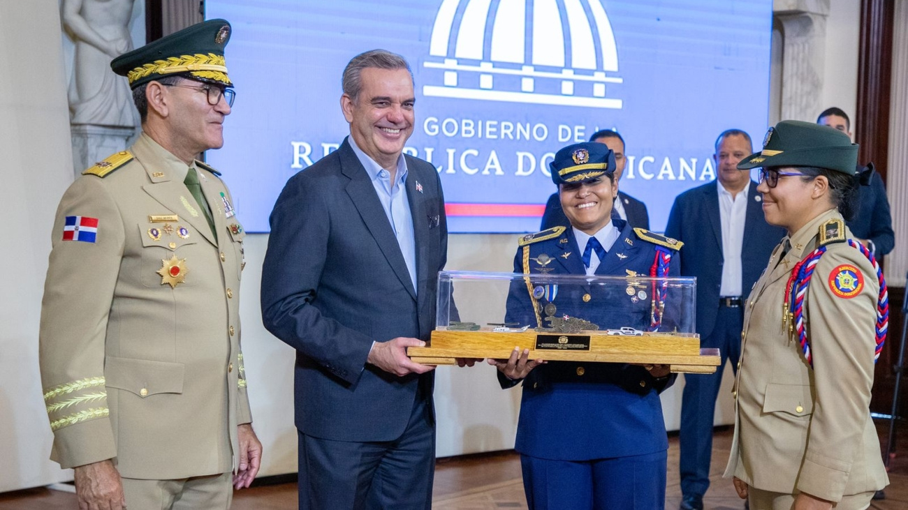 Presidente califica de invaluable la labor de las Fuerzas Armadas y la Policía Nacional