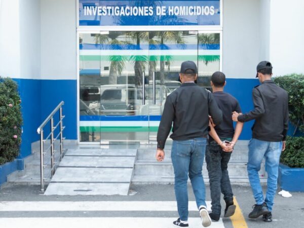 100 prófugos de la justicia se entregan voluntariamente a la Policía Nacional