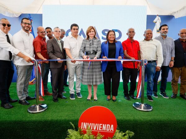 Vicepresidenta inaugura obra de drenaje sanitario