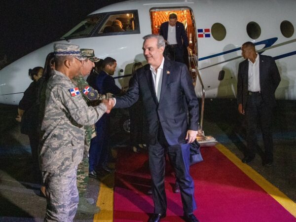 Presidente Abinader regresa de Ecuador