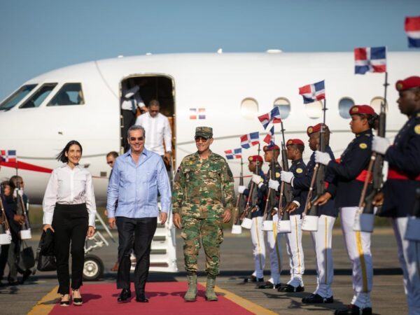 Presidente Abinader regresa al país