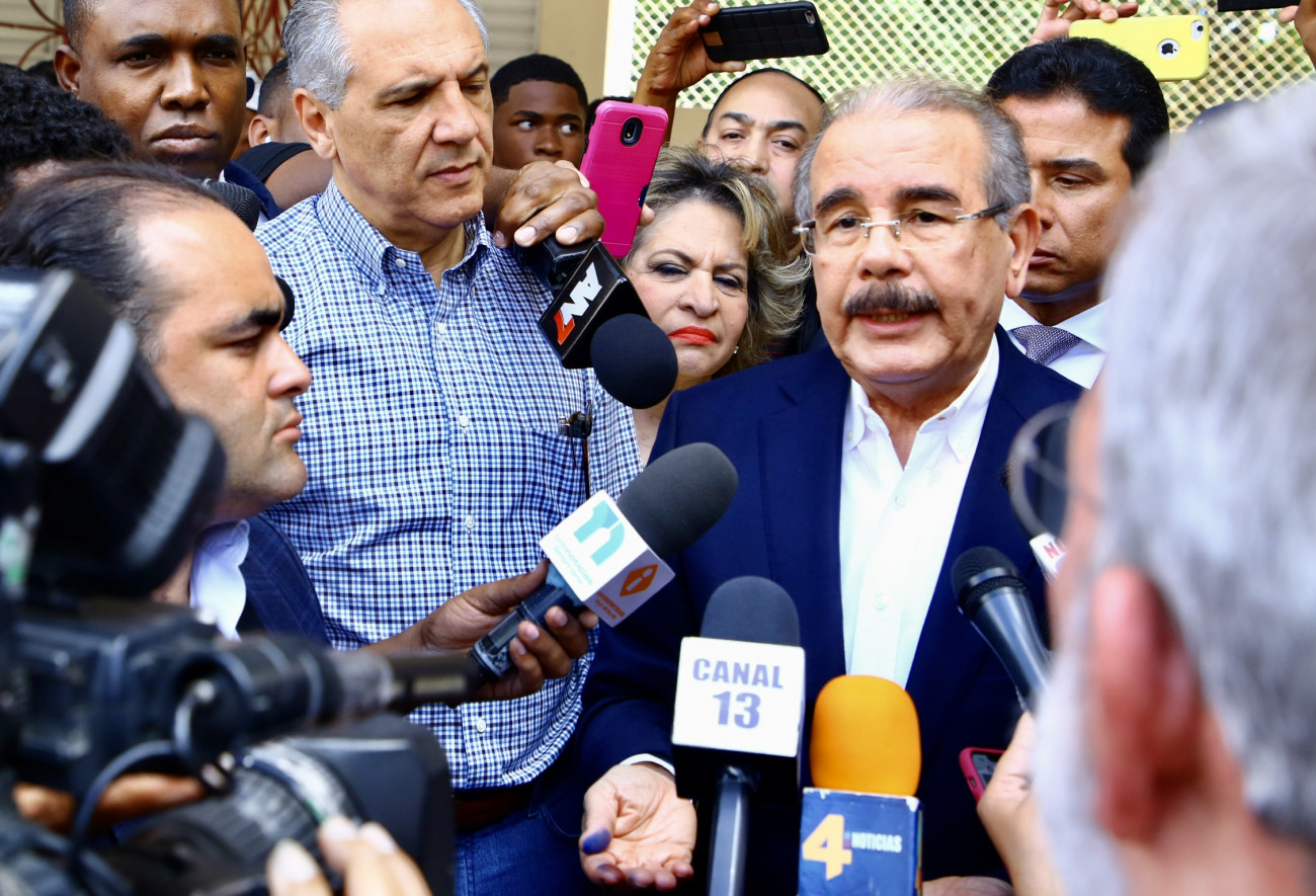 Danilo Medina está fuera del país