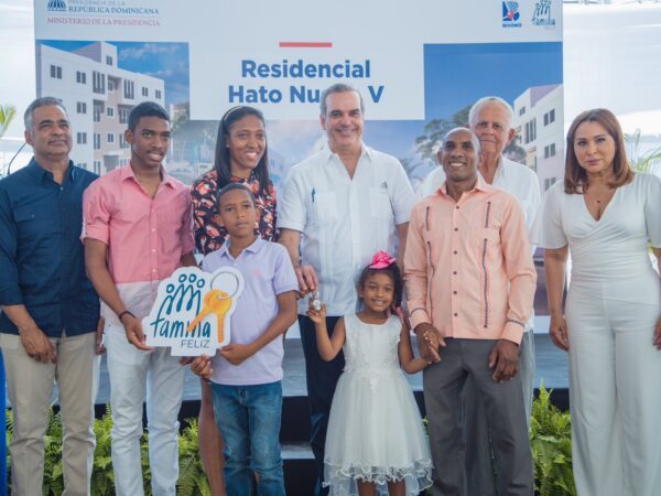 Presidente Abinader entrega 208 apartamentos