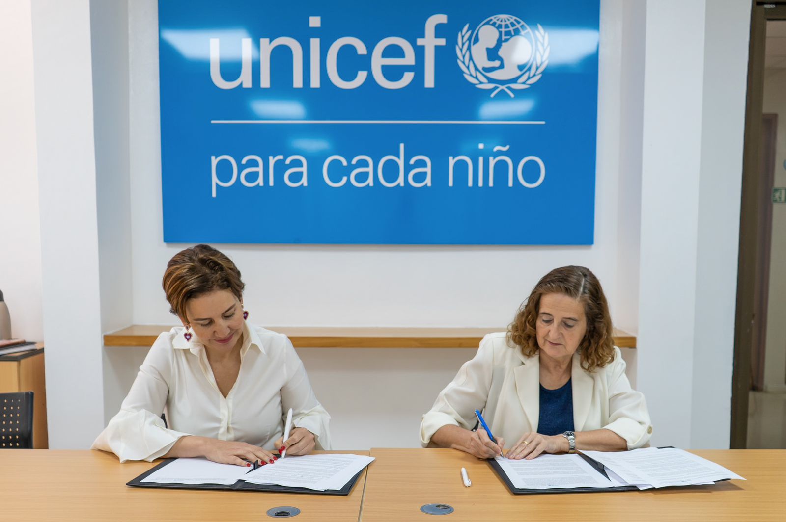 AERODOM y UNICEF sellan alianza