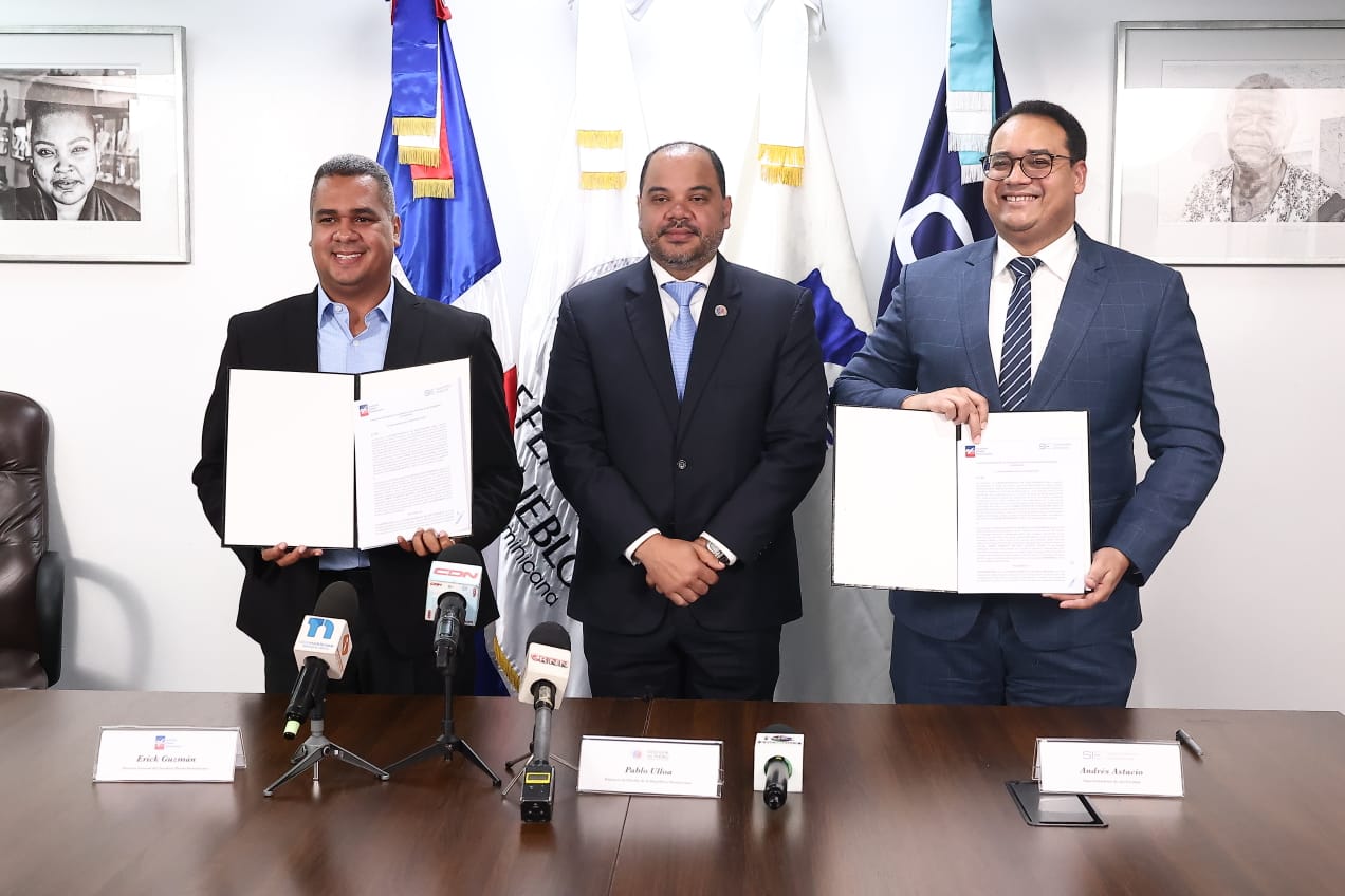 Superintendencia de Electricidad y el Instituto Postal Dominicano firman acuerdo