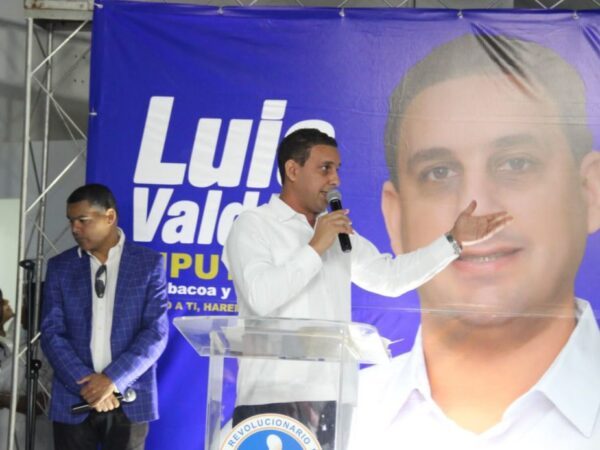 Luis Valdez lanza precandidatura a diputado