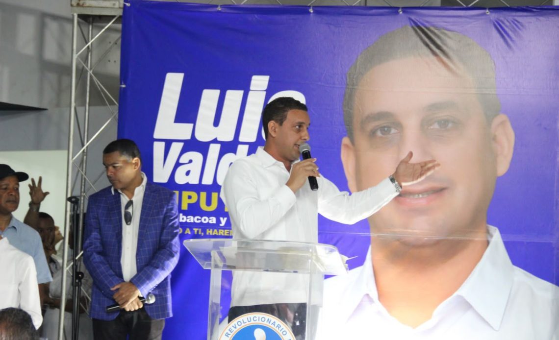 Luis Valdez lanza precandidatura a diputado