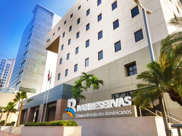 Global Finance premia a Banreservas