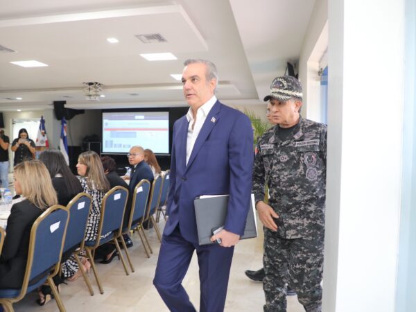 Presidente asigna RD$4,000 millones extra a la Policía Nacional