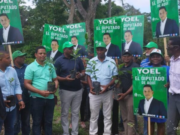 Yoel Concepción encabeza siembra de árboles