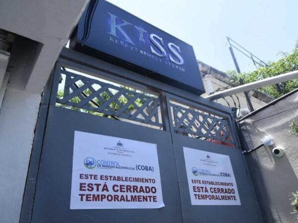 Vecinos se oponen a reapertura de Kiss Bar