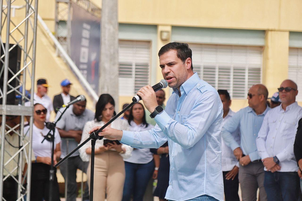 Robertico Salcedo cancela decenas de dirigentes del PRM del PROPEEP