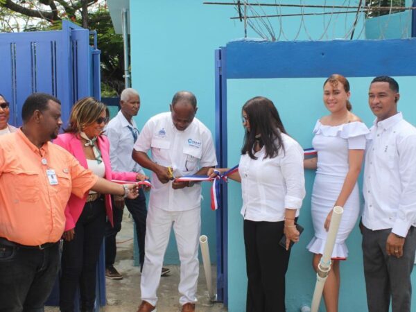 ENADOM y CORAABO inauguran acueducto en La Malena, Boca Chica