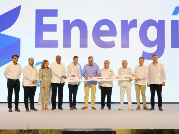 Gobierno ha instalado 400 megavatios de energía térmica y 595 de energía solar