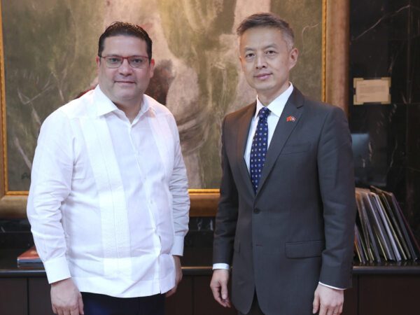 Director de Aduanas sostiene encuentro con el embajador de la República Popular China