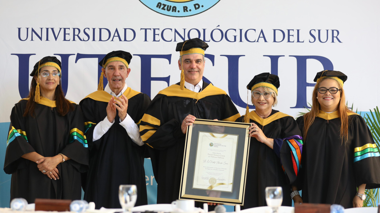 Presidente recibe título doctor “honoris causa” en Políticas Públicas