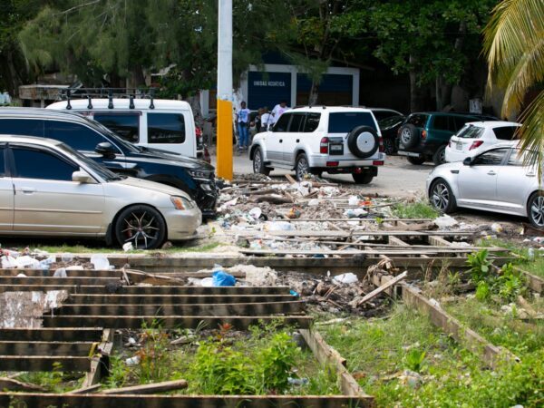 Solicitan prestar atención urgente a la Plaza de Vendedores de Boca Chica