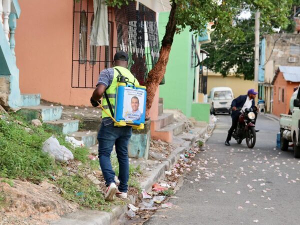 Luis Alberto intensifica operativos de fumigación en respuesta al descontrolado brote de dengue