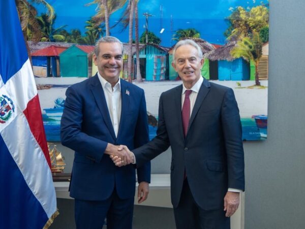 Tony Blair se reúne con el presidente dominicano para tratar disputa con Haití