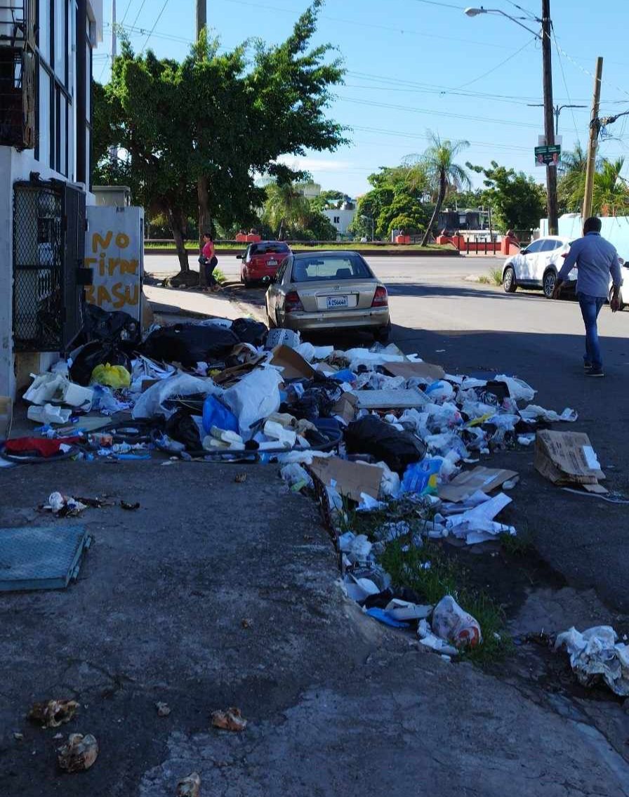 Santo Domingo Este sumido en la basura tras la derrota de Manuel Jiménez