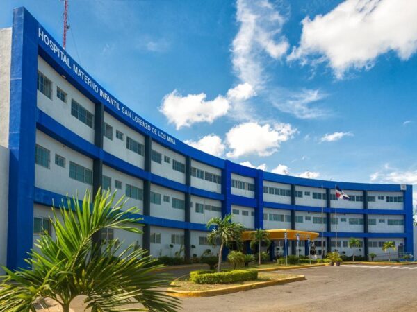 Pacientes del Hospital Materno Infantil San Lorenzo de Los Mina denuncian falta de equipos médicos