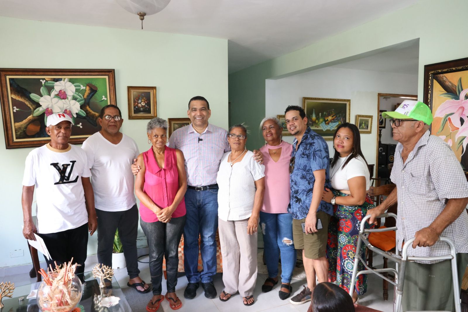 Luis Alberto promete construir obras para beneficio de las comunidades SDE