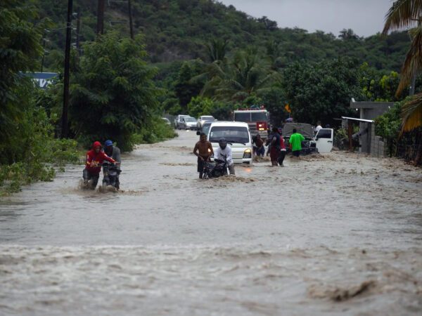 Las lluvias dejan un desaparecido y más de mil desplazados en República Dominicana