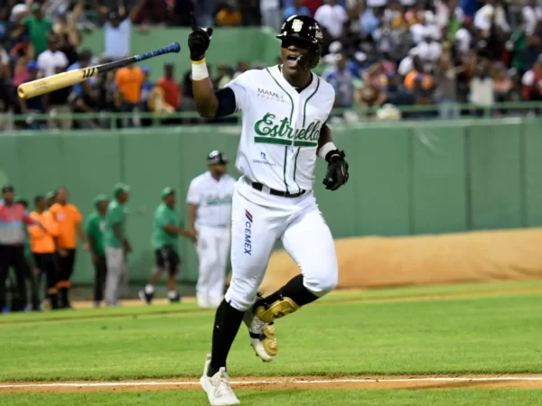 Estrellas y Tigres extienden su dominio en la postemporada del béisbol dominicano