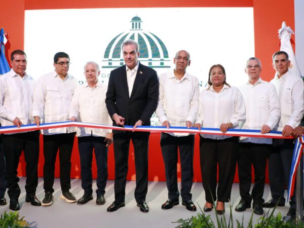 Presidente Abinader inaugura ampliación y modernización de la autopista de San Isidro