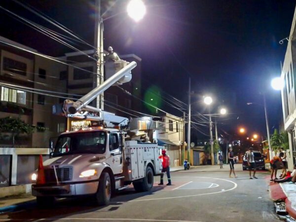 Edeeste ha instalado más 10,800 luminarias LED de 90 watts