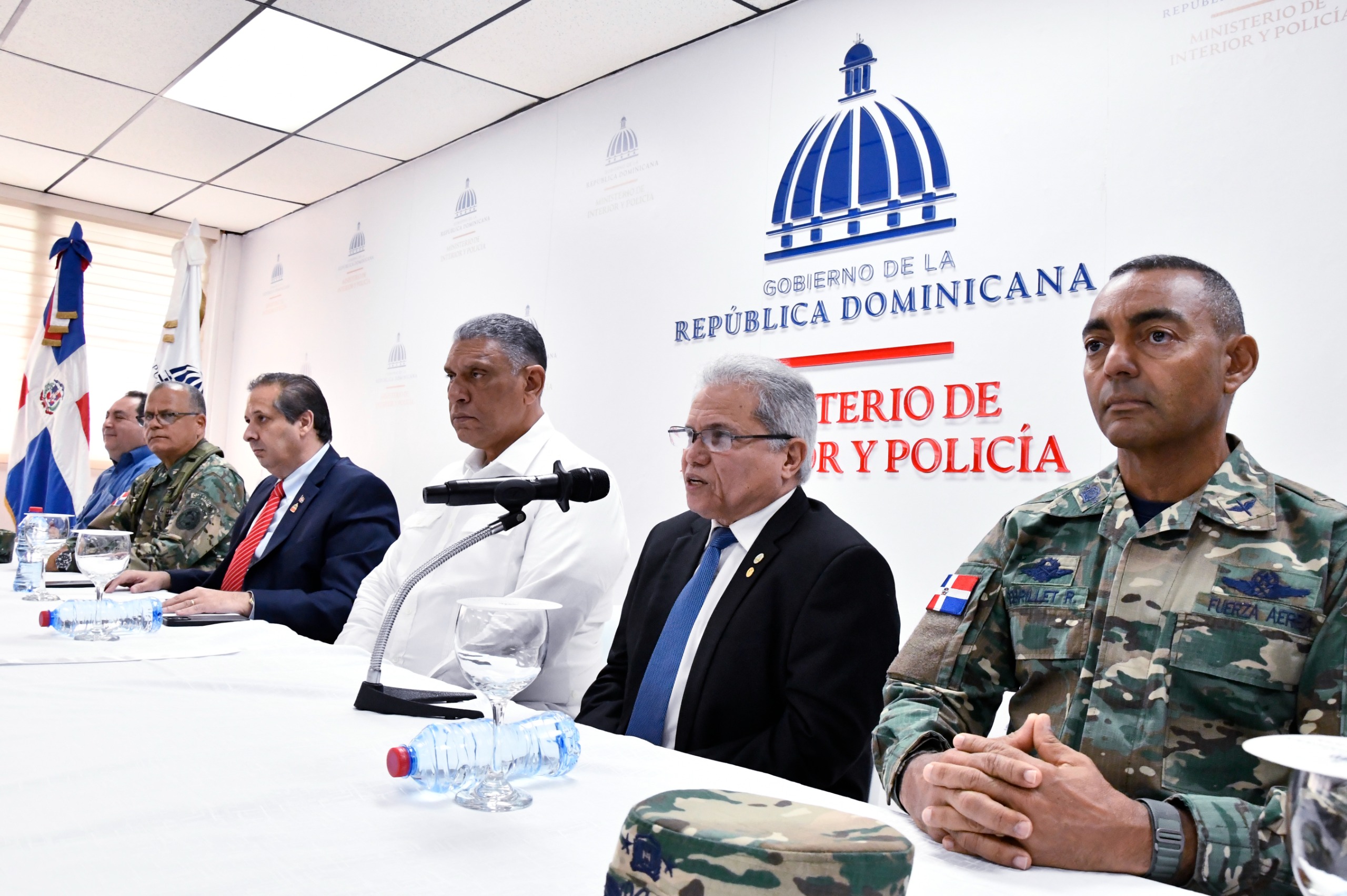 Militares y policías retirados serán incorporados al servicio de vigilancia en los hospitales