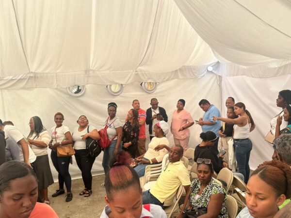 Junta Electoral de Santo Domingo Este inicia entrega de credenciales a las personas que trabajarán en los colegios electorales