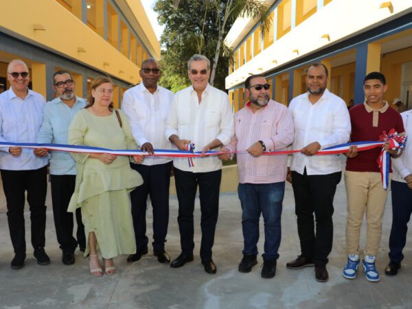 Presidente inaugura centro UASD-Jarabacoa