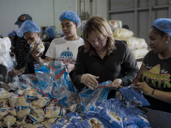 Plan Social entrega más de 800,000 kits de habichuelas con dulces