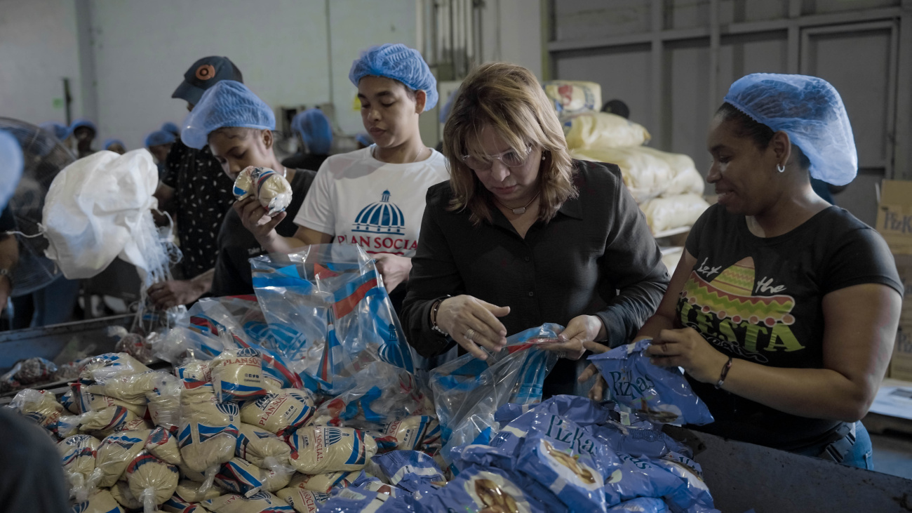 Plan Social entrega más de 800,000 kits de habichuelas con dulces