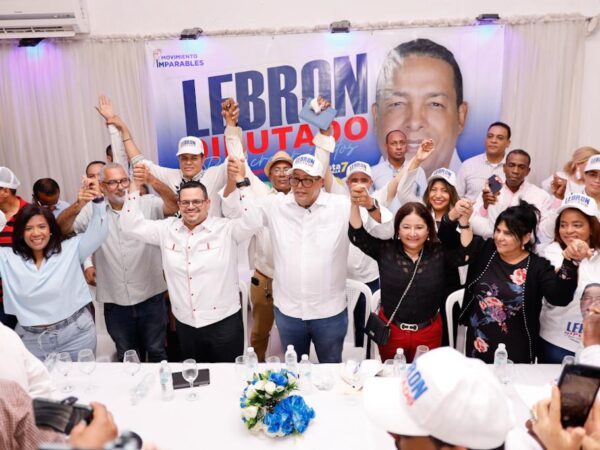 Evinson Lebrón oficializa su candidatura a diputado