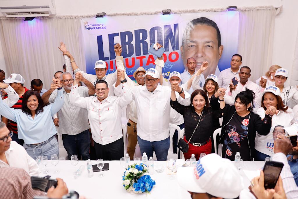 Evinson Lebrón oficializa su candidatura a diputado