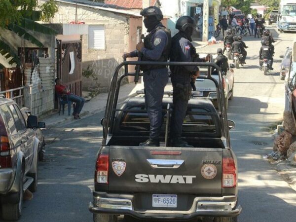 Dos prófugos de la justicia resultan muertos al enfrentar patrulla policial