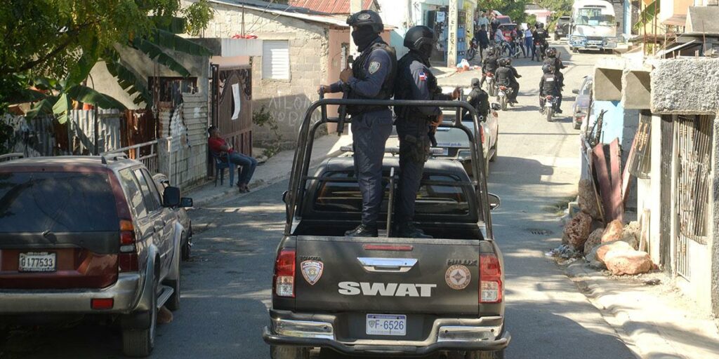 Dos prófugos de la justicia resultan muertos al enfrentar patrulla policial