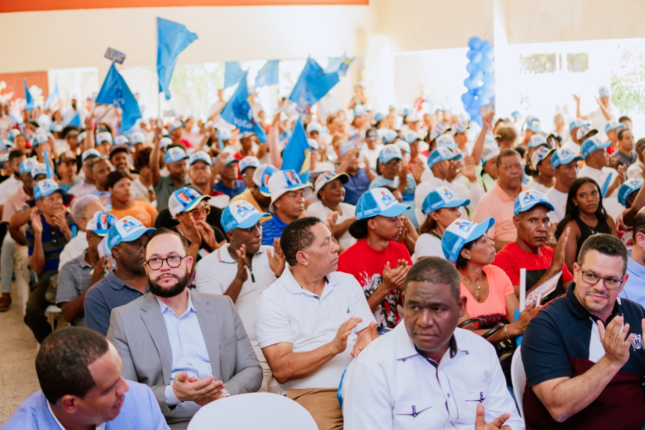 Candidato a diputado Santiago Montero recibe respaldo de cientos de dirigentes