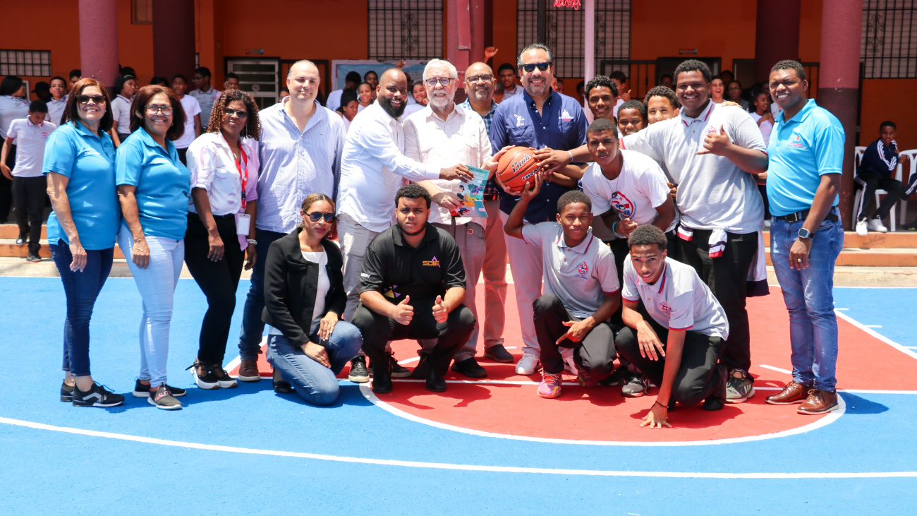 INEFI entrega cancha remozada y utilería al Colegio Salesiano Sagrado Corazón de Jesús de Villa Juana