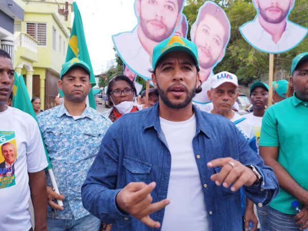 Edwin Padrón recibe masivo respaldo durante mano a mano en Cancino Adentro