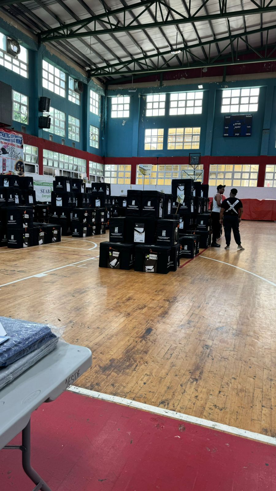 JCE entrega materiales electorales en Santo Domingo Este