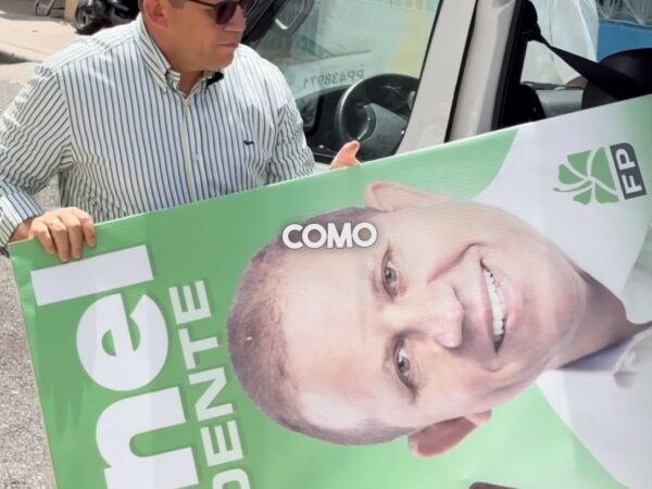 Diputado Rafael Castillo retira su propaganda