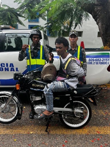 Policía Nacional apresa a hombre en pleno atraco