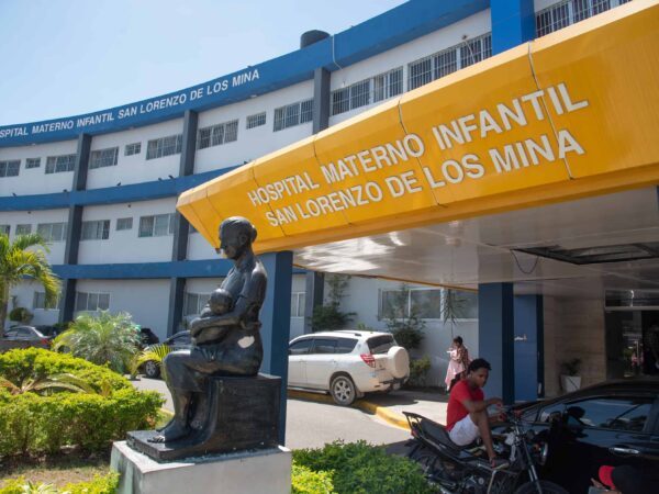 Desvinculada del Hospital Materno Infantil San Lorenzo de Los Mina exige pago de prestaciones laborales