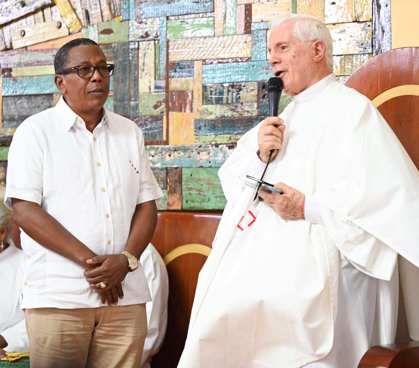 Patronato La Nueva Barquita reconoce al director de los Comedores Económicos