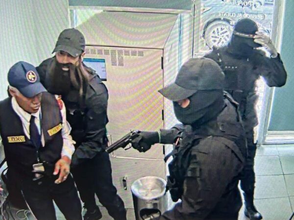 Asalto pone al descubierto debilidades en la seguridad del Banco Popular